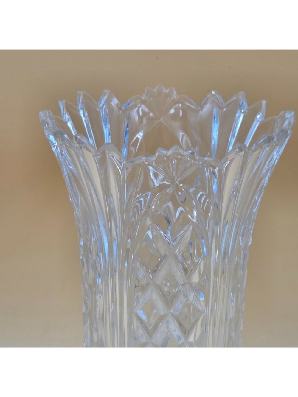 Crystal Clear Industries Meridian Criss Cross Scalloped Edge Flower Vase - Picture 2 of 6